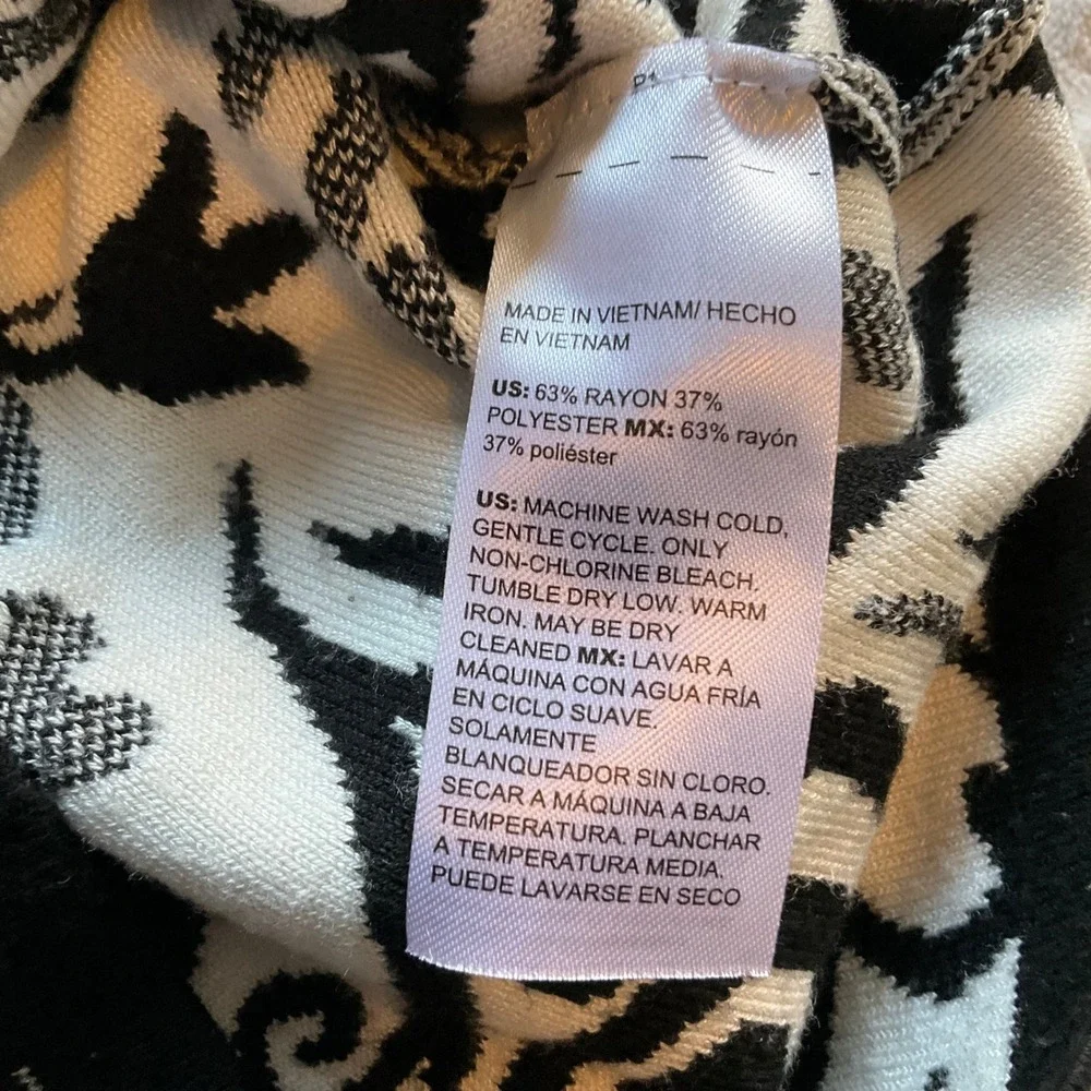 Chico's Full Zip Knit Cardigan Women 1 M Black White Scroll‎ Floral Mock Neck